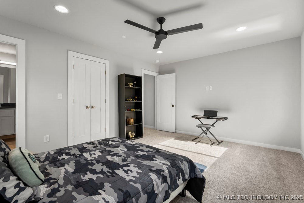 7405 S Chestnut Avenue Property Photo 36