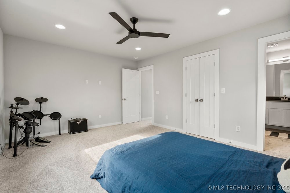 7405 S Chestnut Avenue Property Photo 42