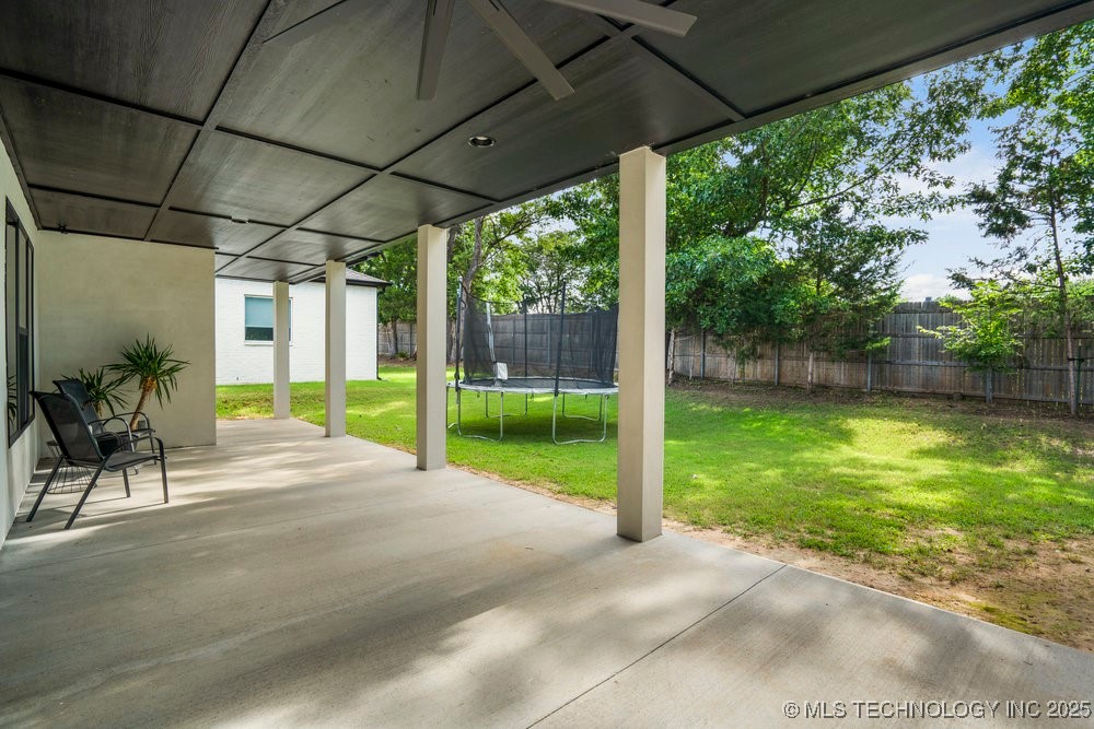 7405 S Chestnut Avenue Property Photo 48