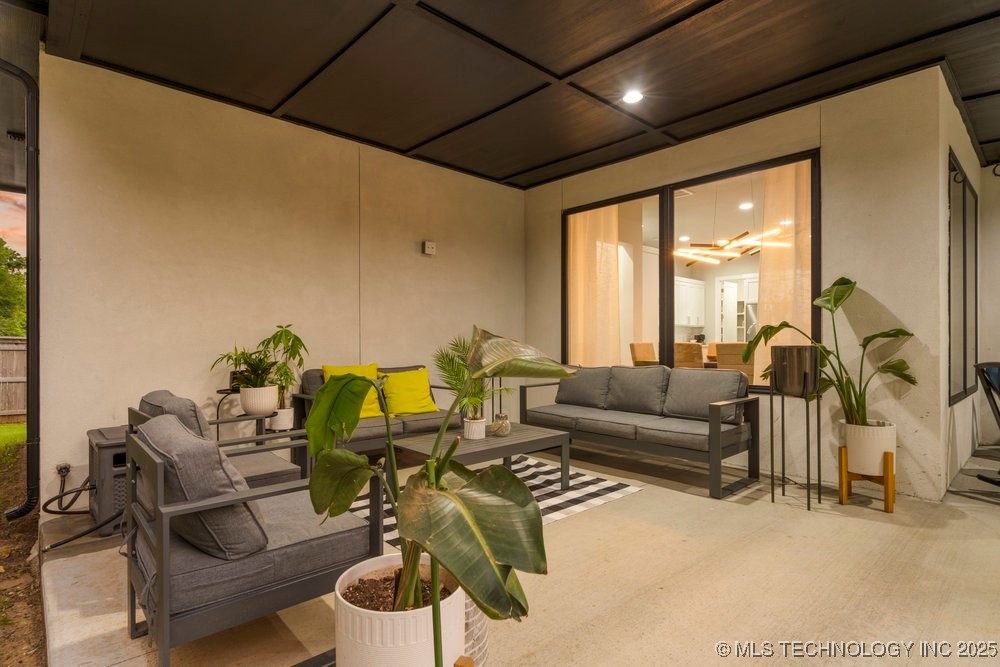 7405 S Chestnut Avenue Property Photo 51