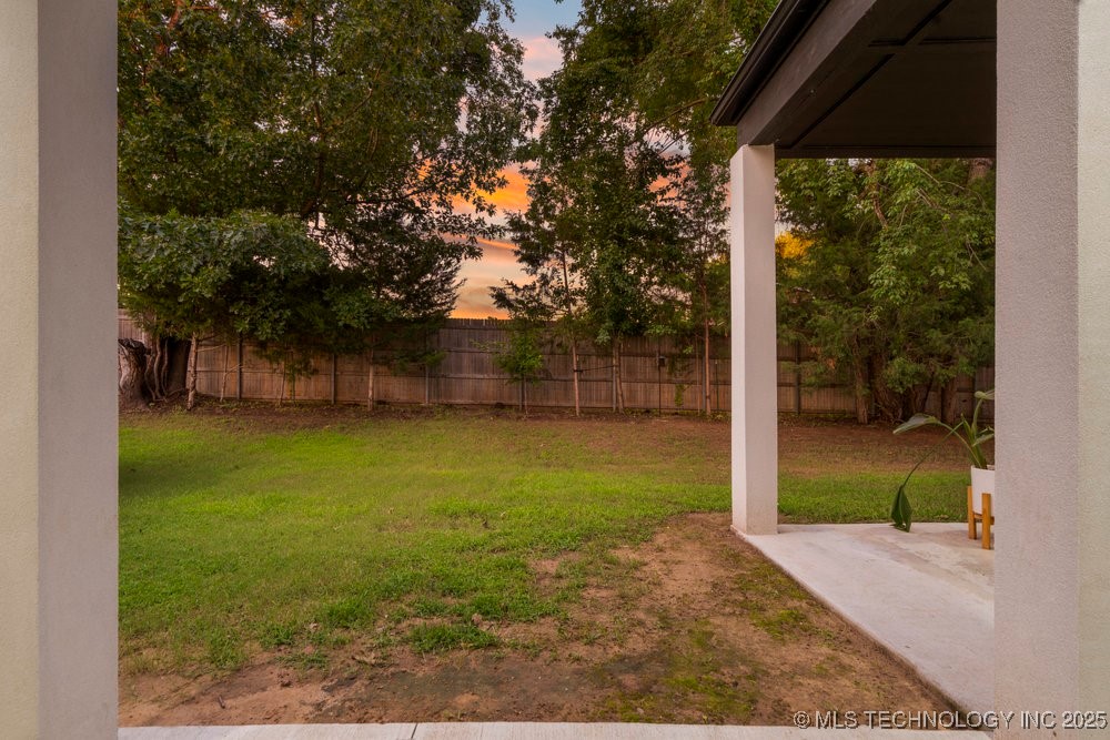 7405 S Chestnut Avenue Property Photo 52