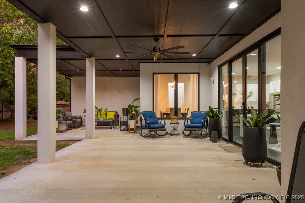 7405 S Chestnut Avenue Property Photo 56