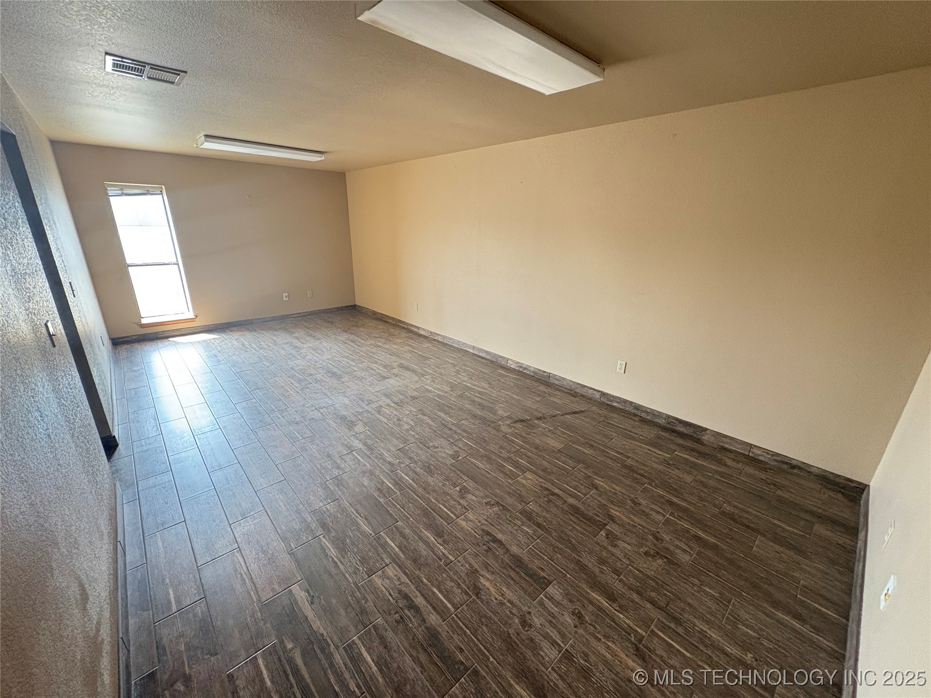 205 Express Property Photo 3