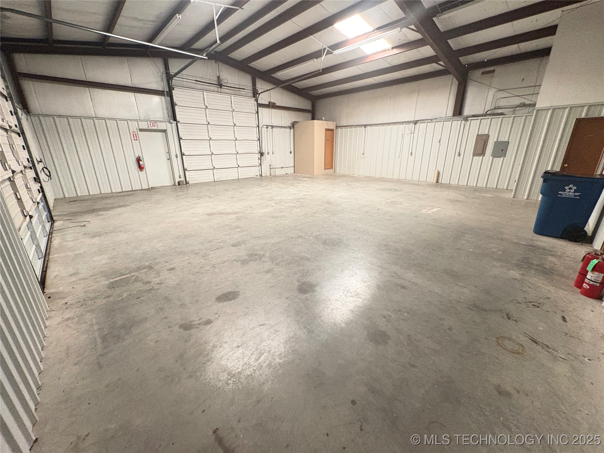 205 Express Property Photo 5