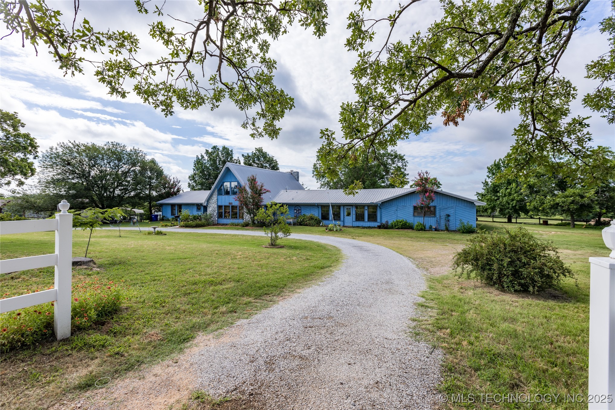 653 Max Street Property Photo 2