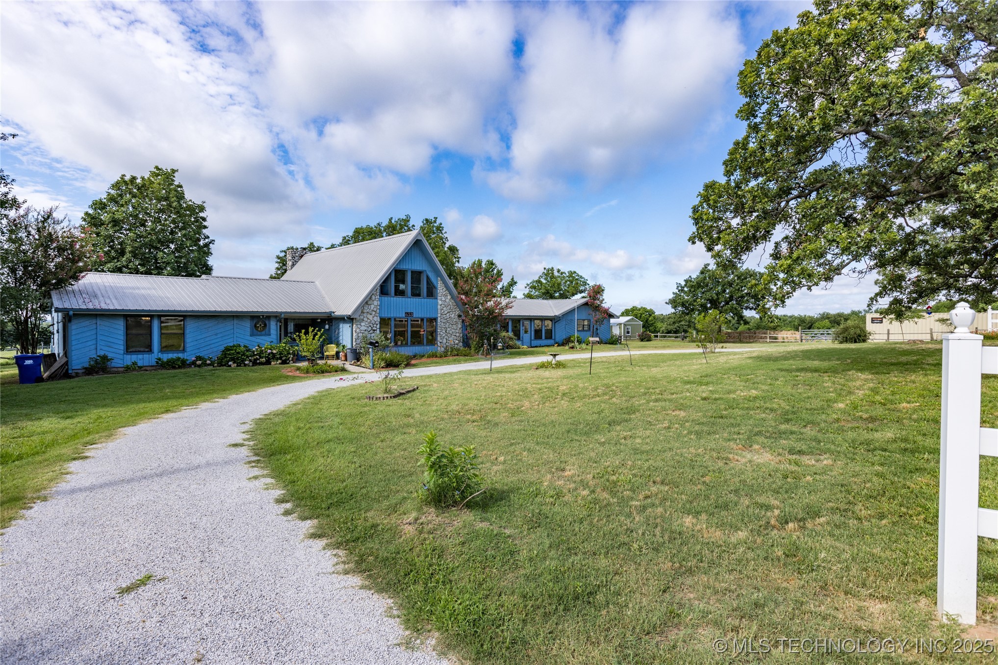 653 Max Street Property Photo 3