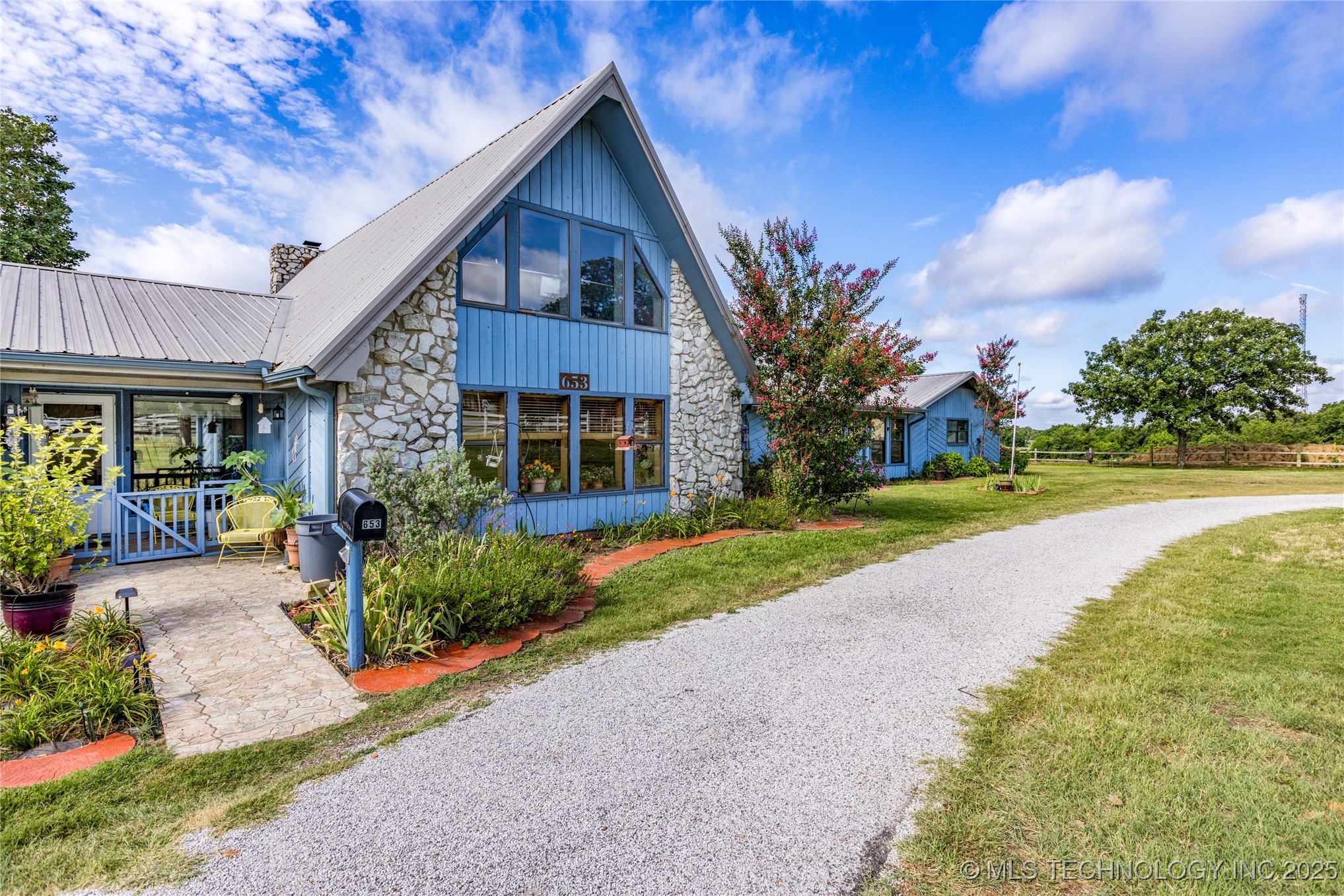 653 Max Street Property Photo 6