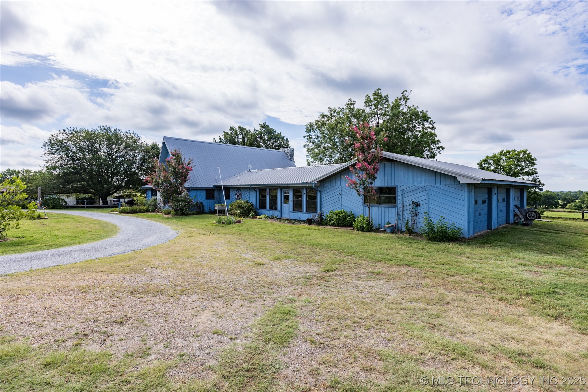 653 Max Street Property Photo 7