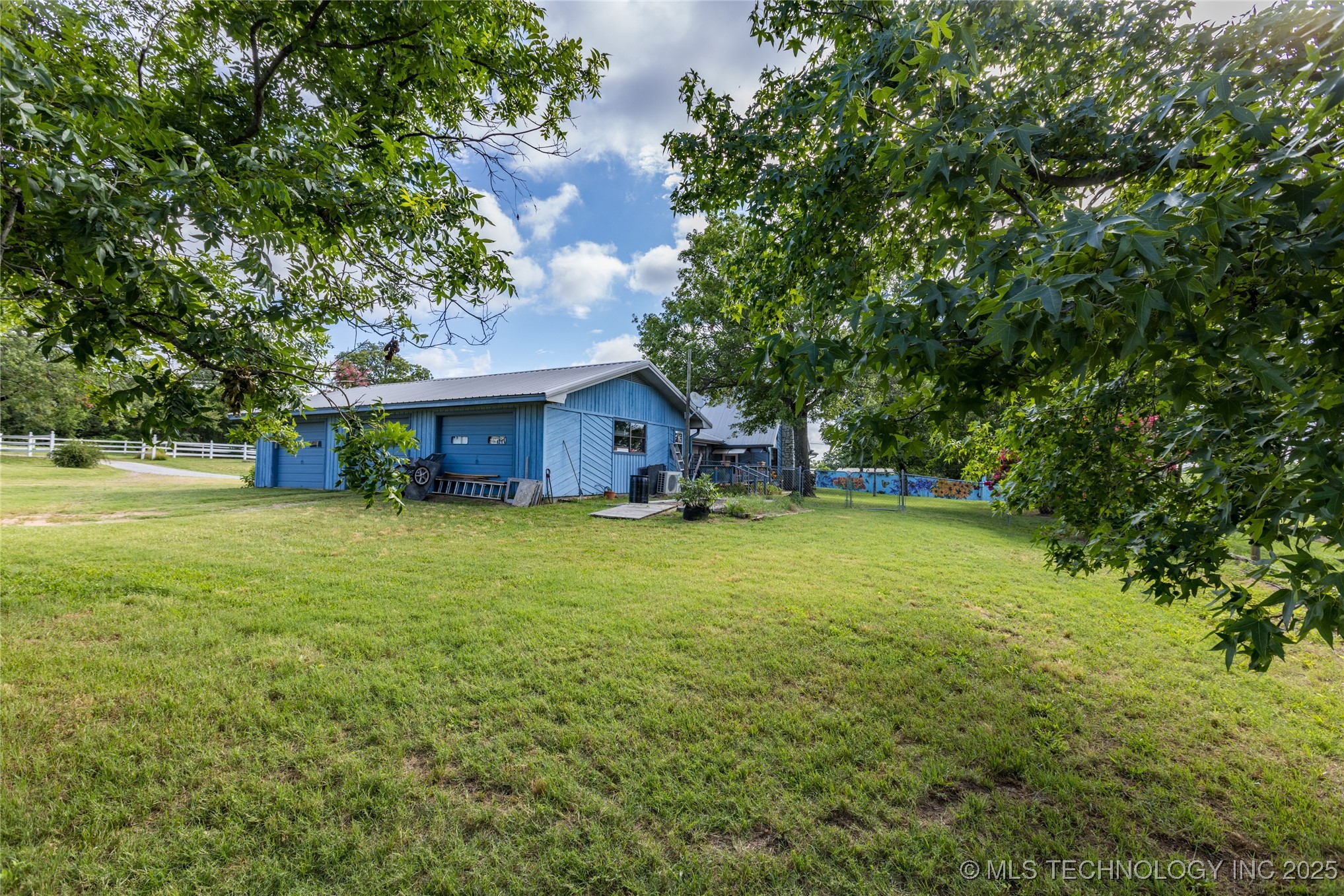 653 Max Street Property Photo 9