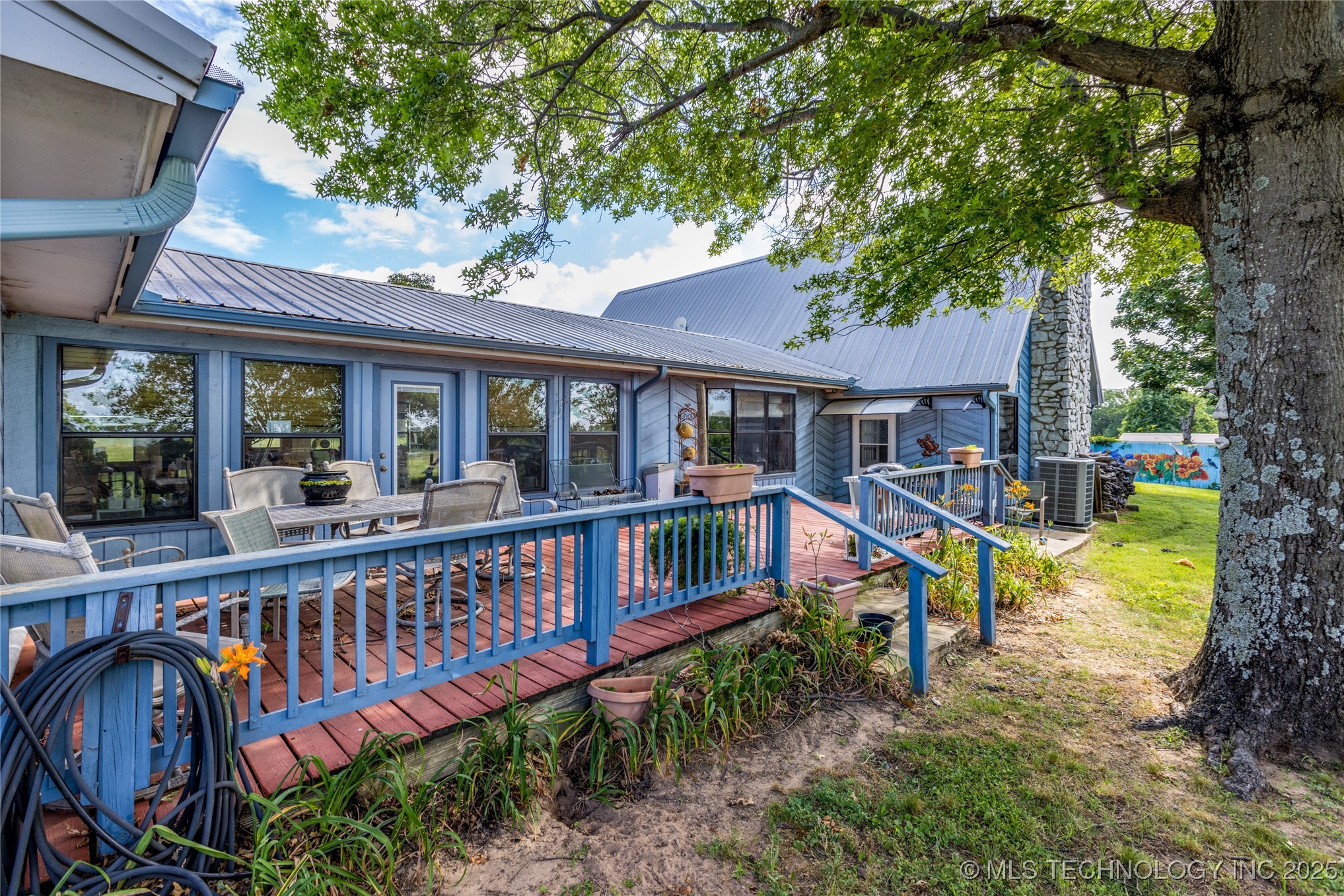 653 Max Street Property Photo 11