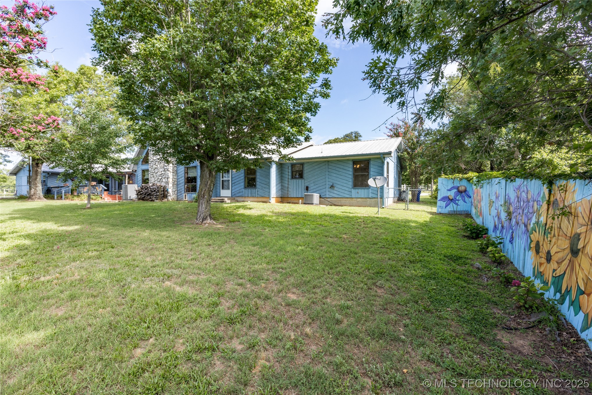 653 Max Street Property Photo 15