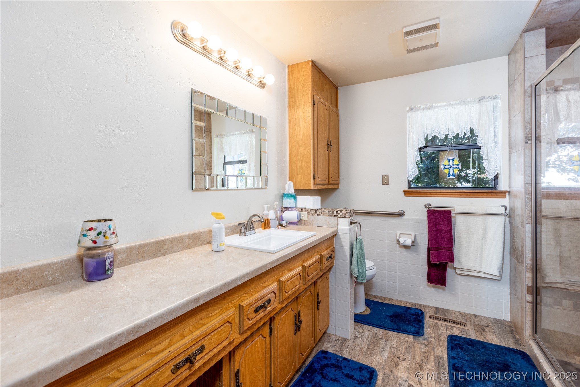 653 Max Street Property Photo 23