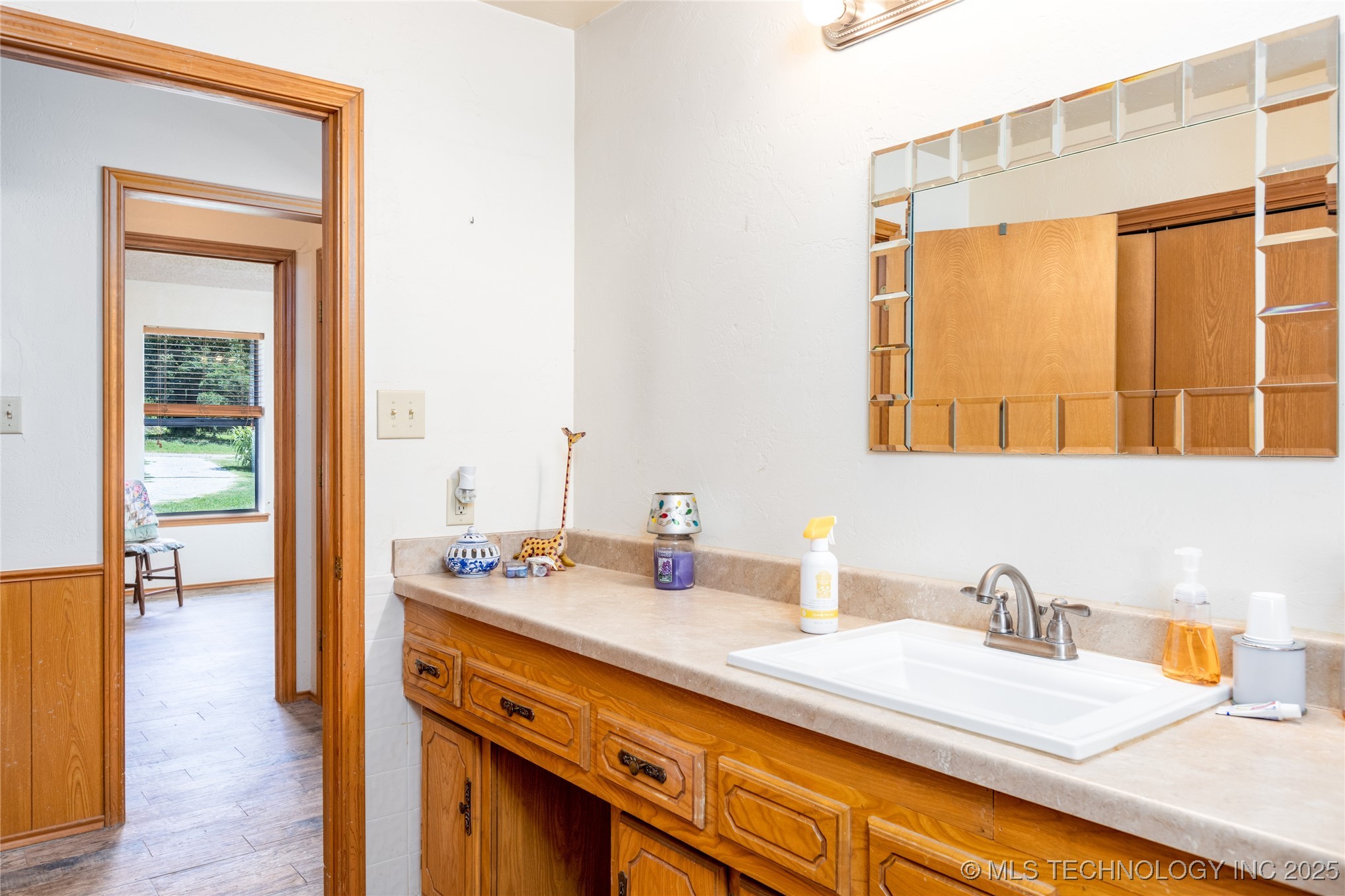 653 Max Street Property Photo 25