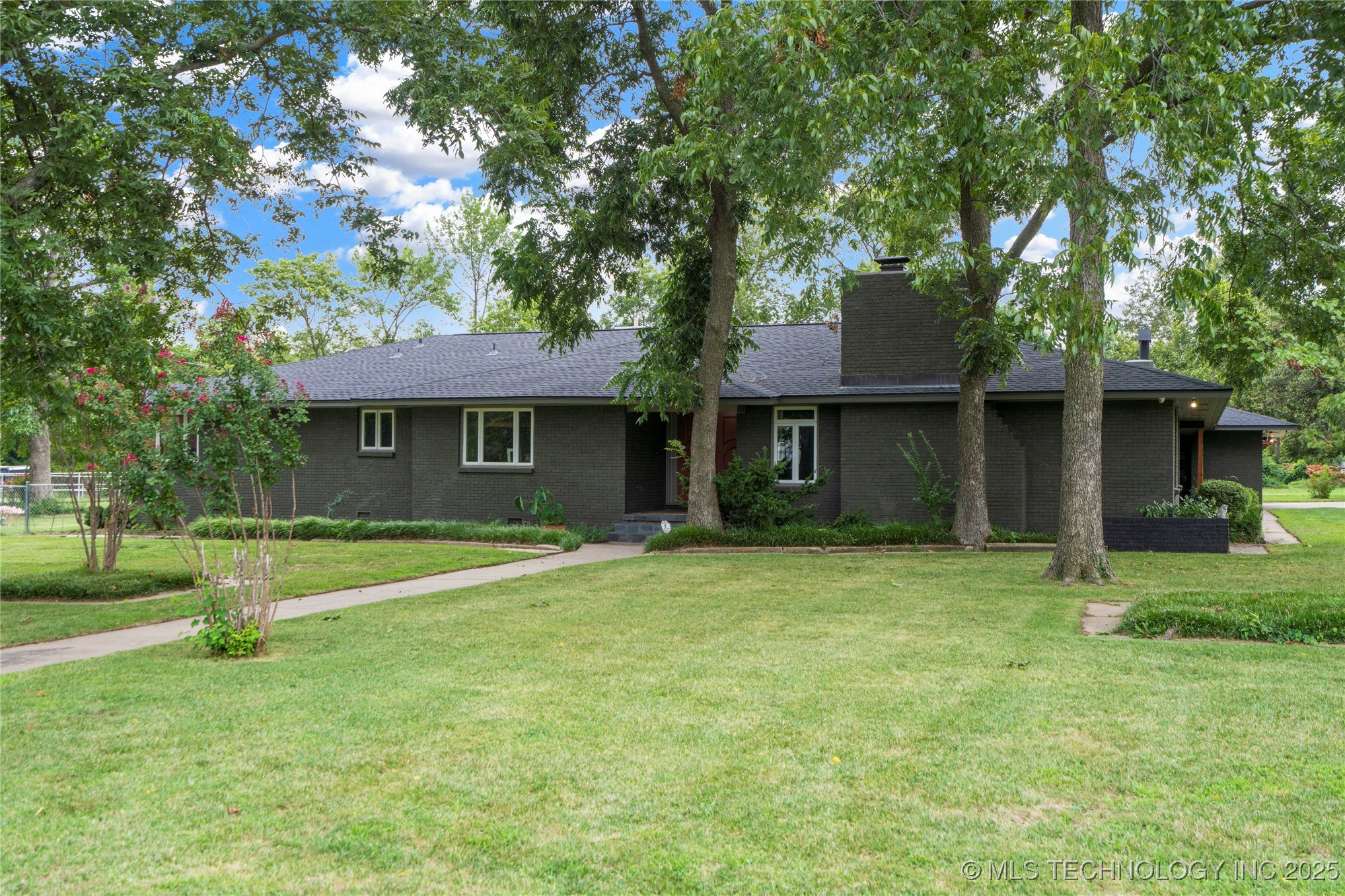 9402 E 16th Street Property Photo 4