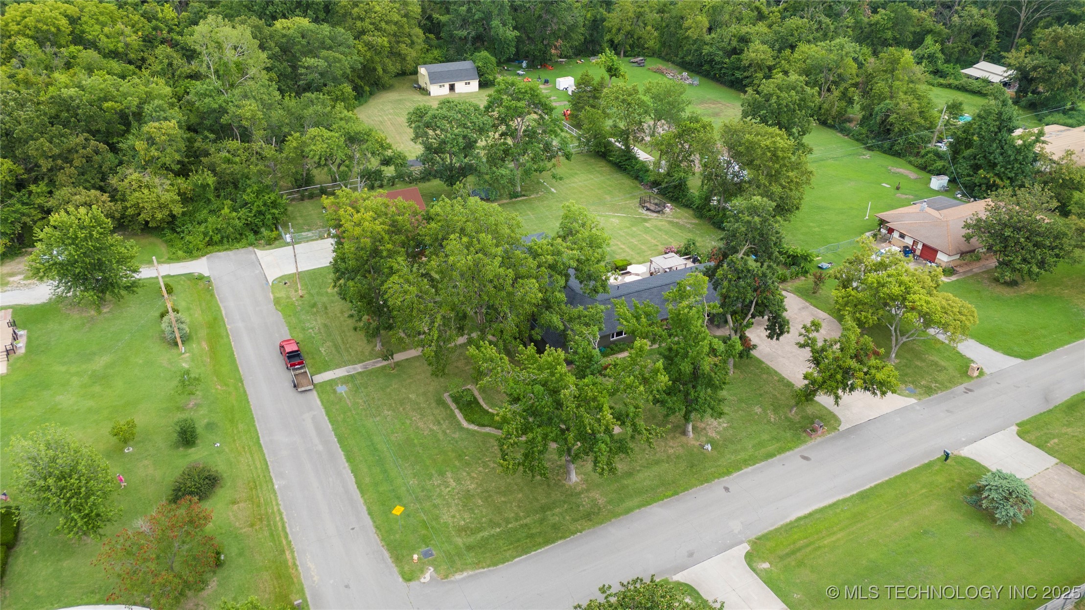 9402 E 16th Street Property Photo 6