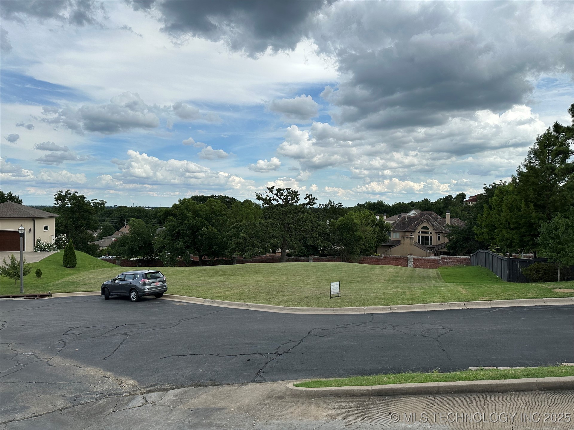 E 85th Court Property Photo 2