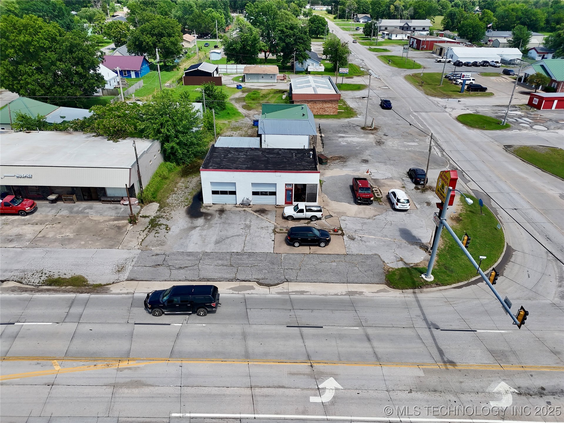 102 N Chouteau Property Photo 5