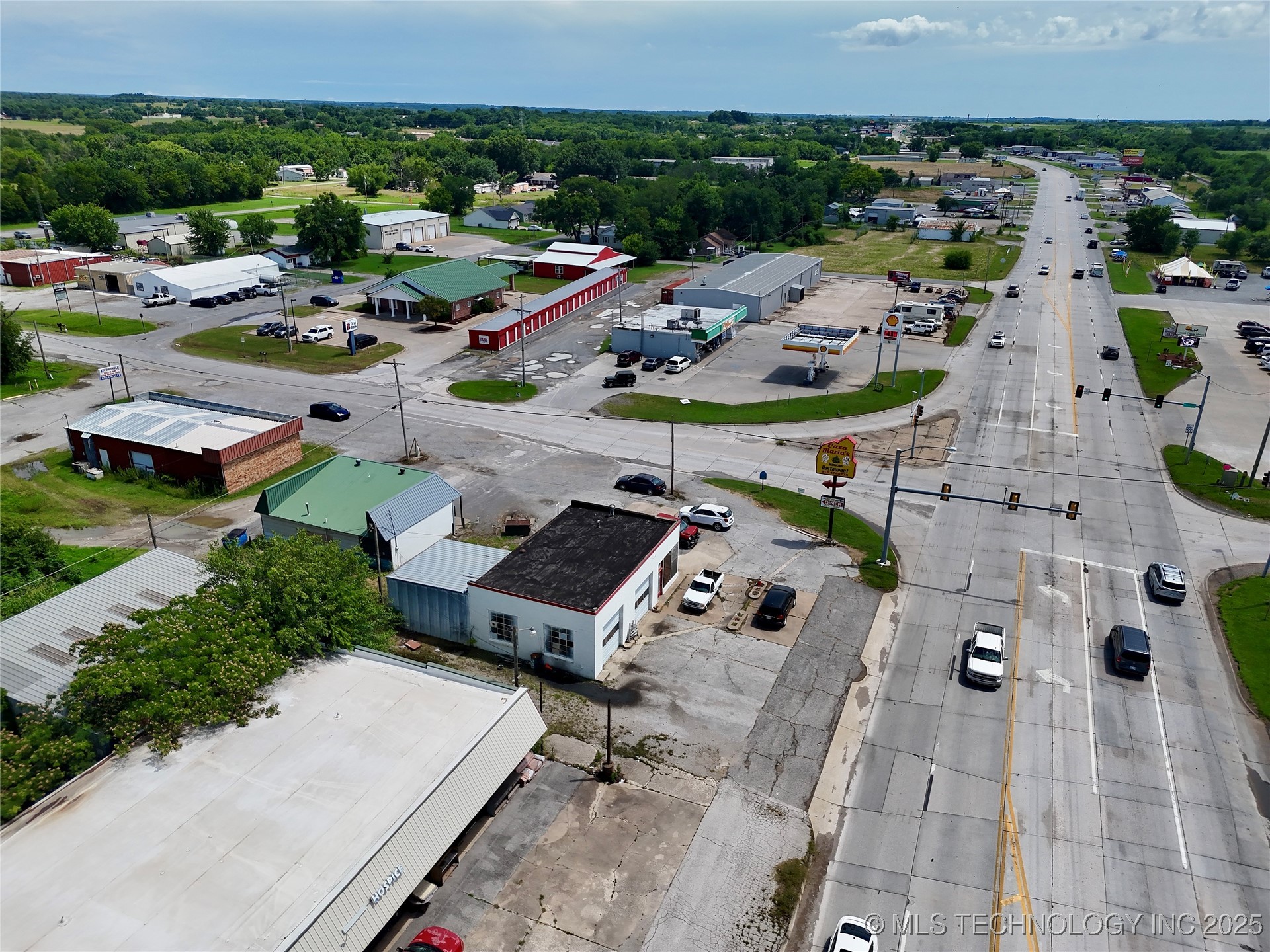 102 N Chouteau Property Photo 7