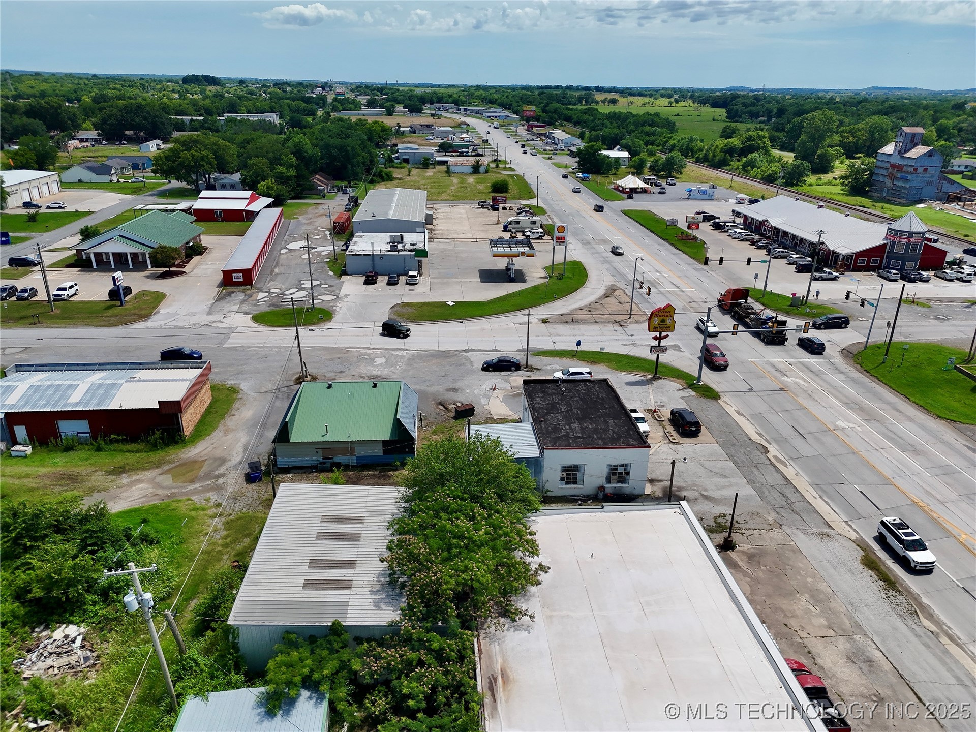 102 N Chouteau Property Photo 8