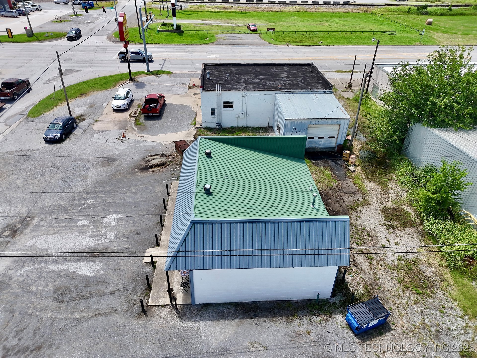 102 N Chouteau Property Photo 11