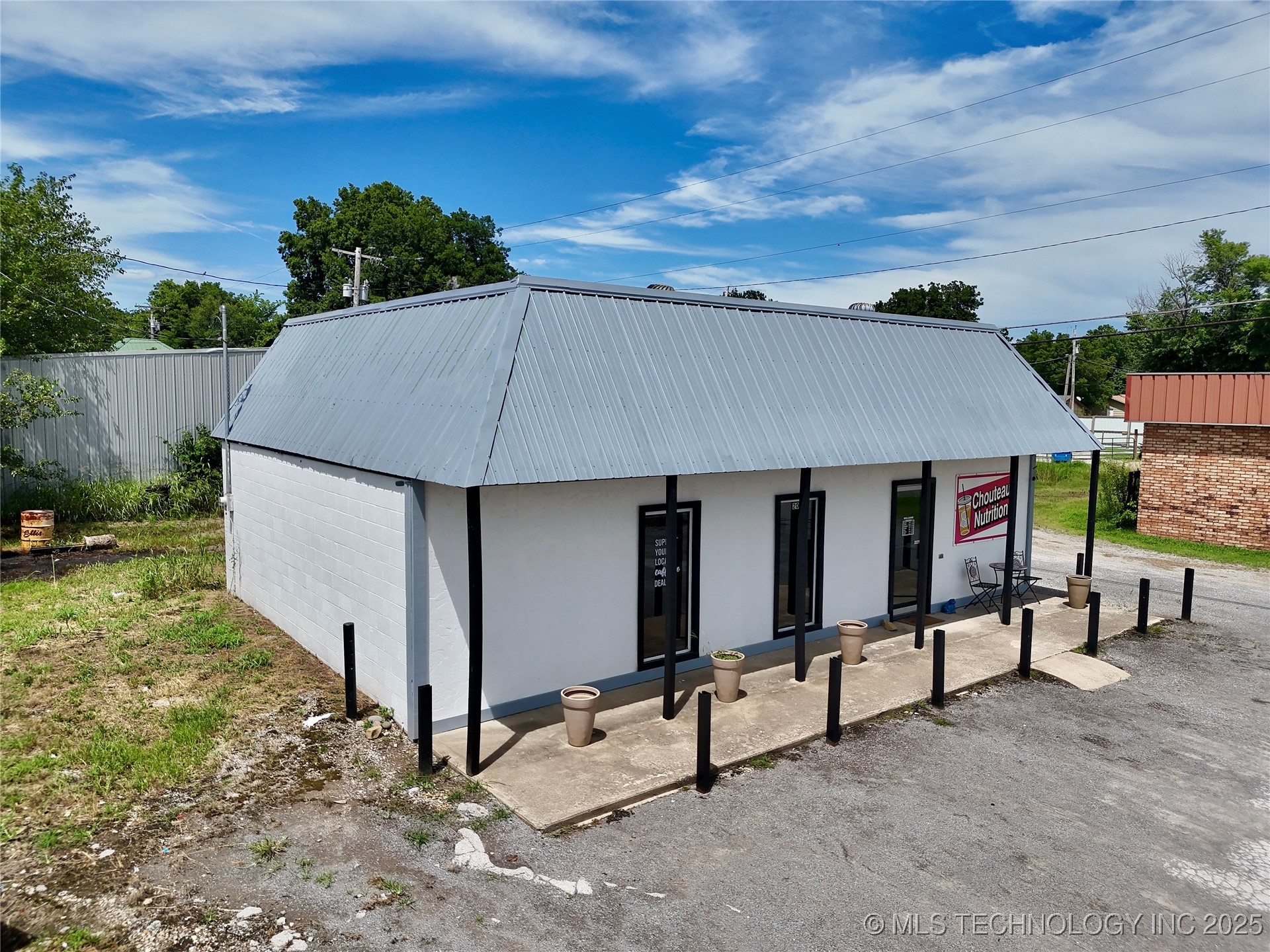 102 N Chouteau Property Photo 14