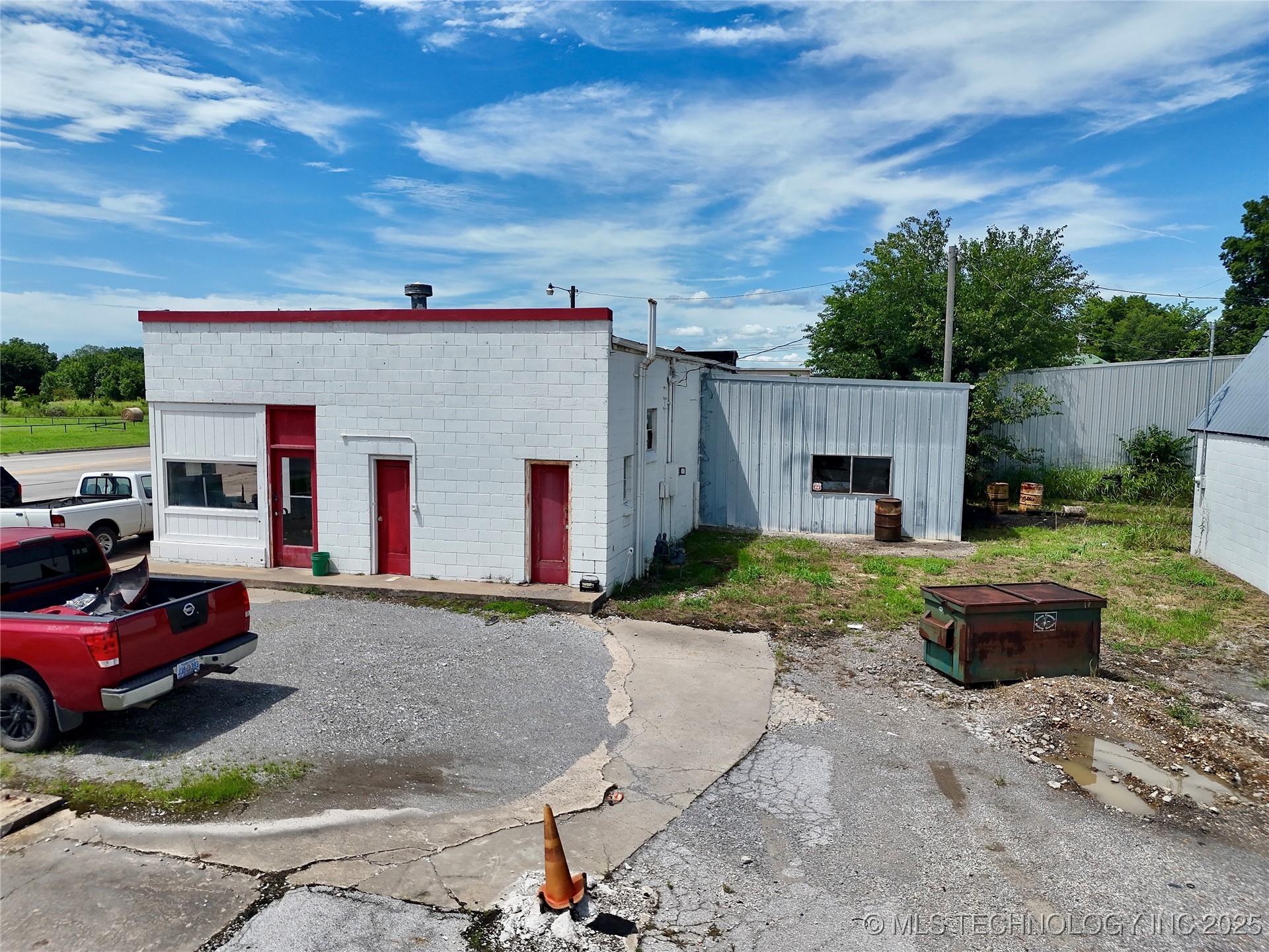 102 N Chouteau Property Photo 16