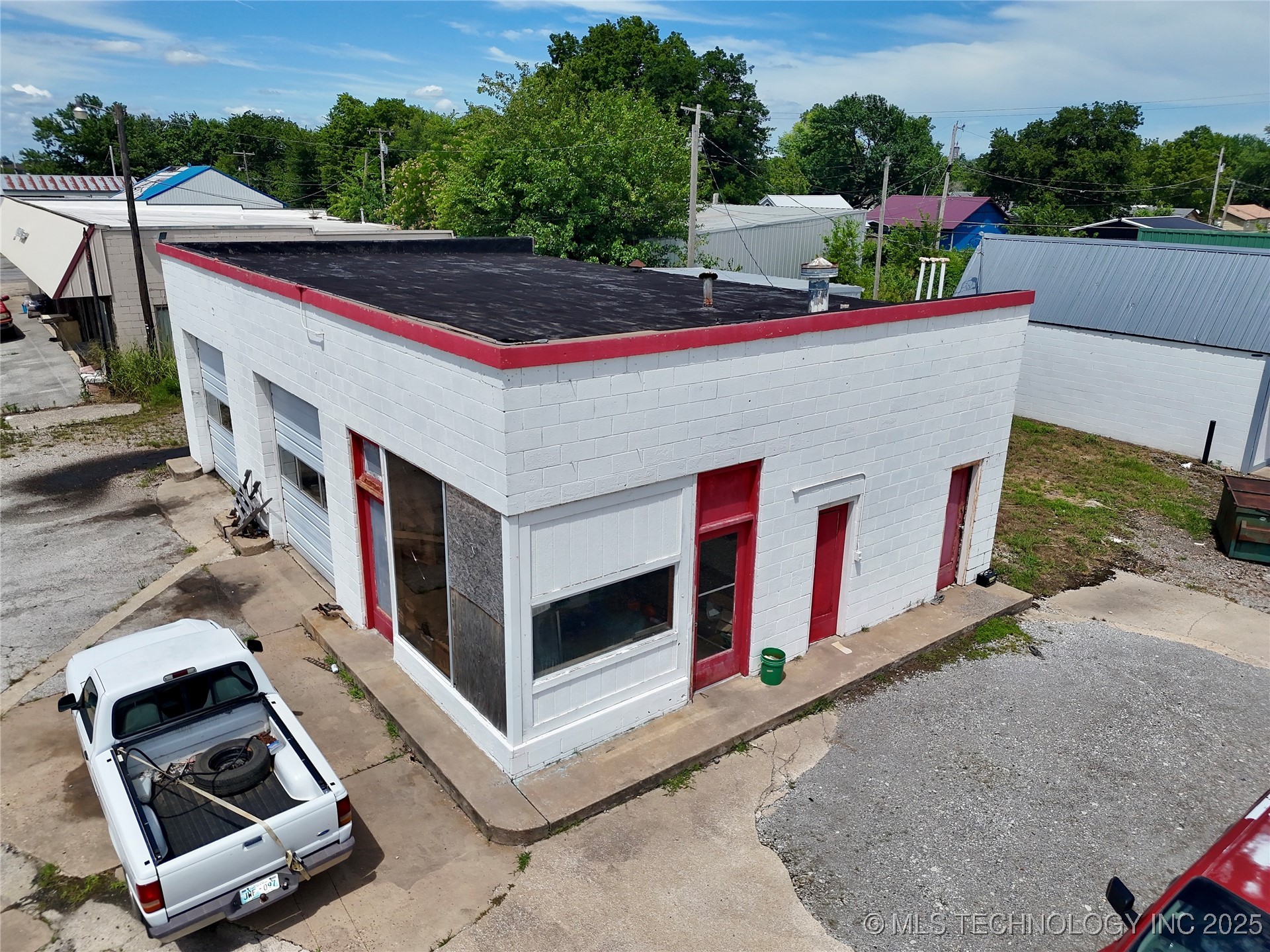 102 N Chouteau Property Photo 17