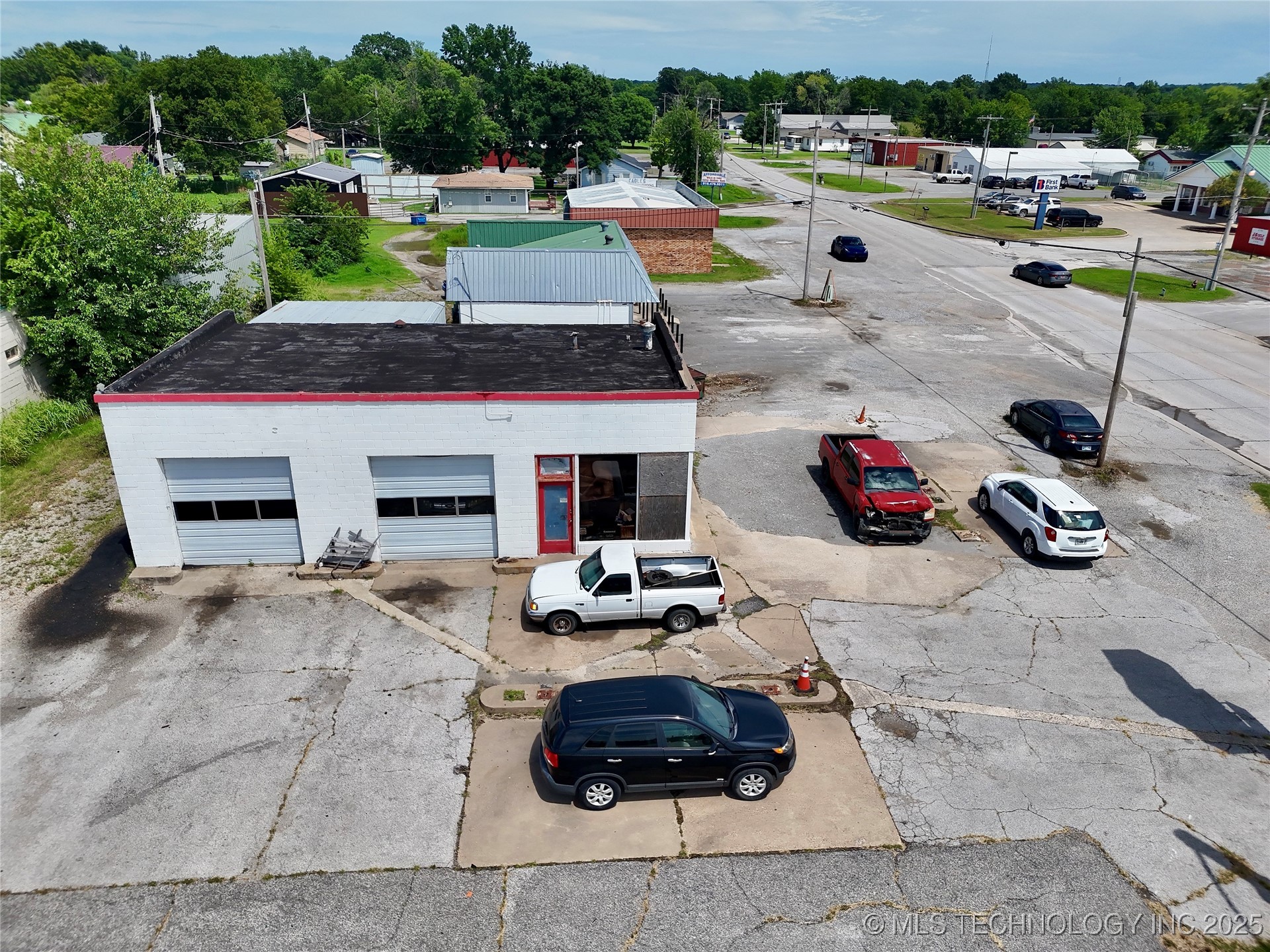 102 N Chouteau Property Photo 18