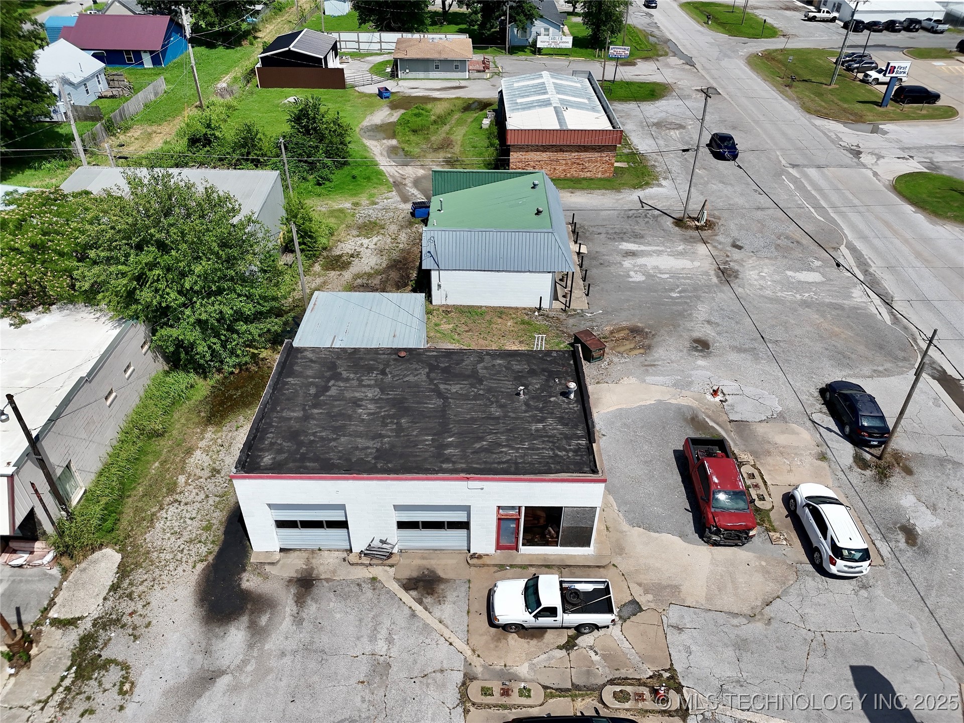 102 N Chouteau Property Photo 22