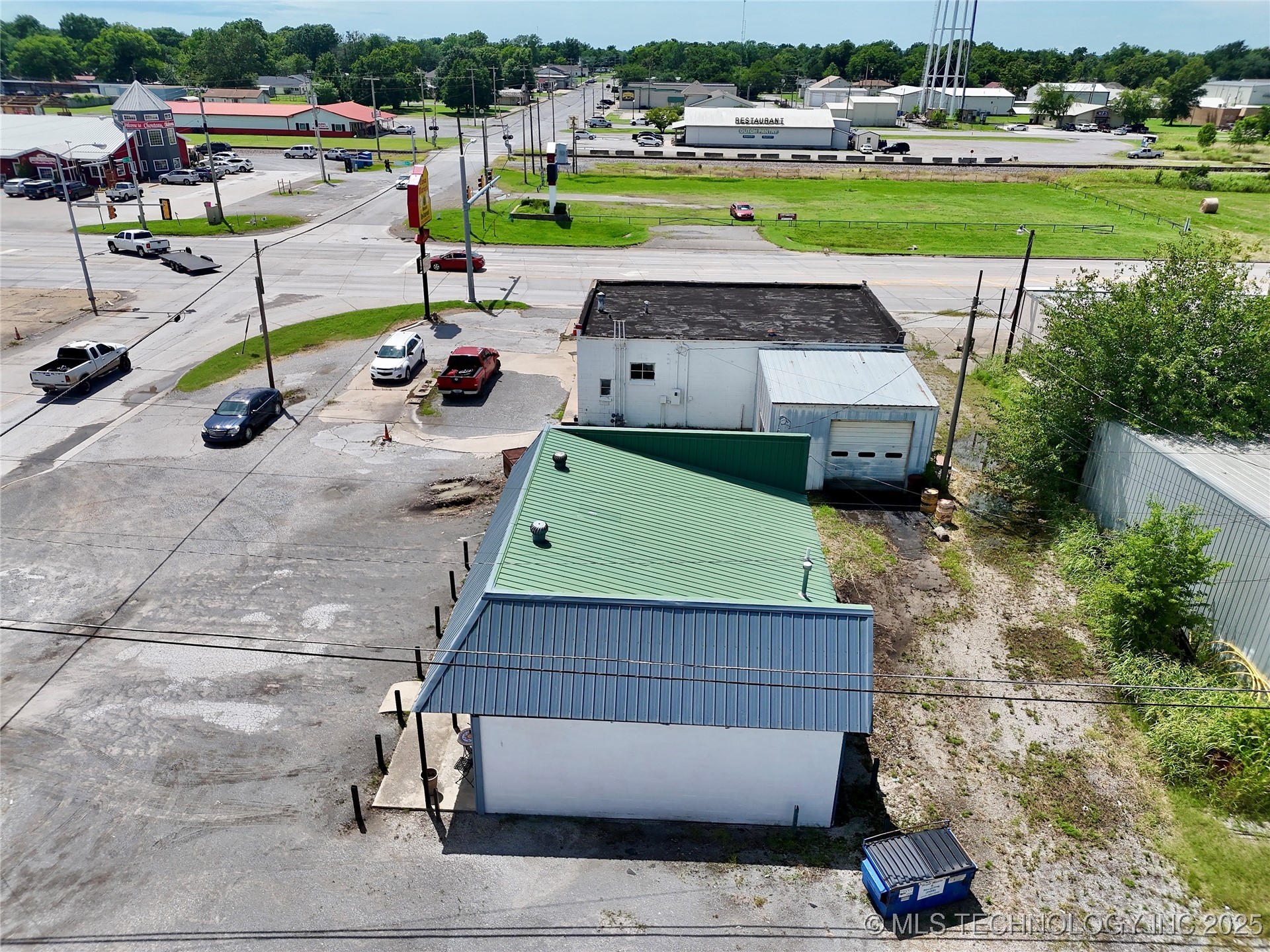 102 N Chouteau Property Photo 26