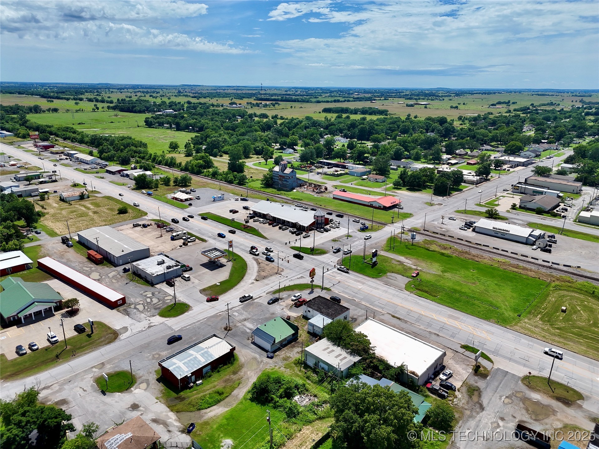 102 N Chouteau Property Photo 27
