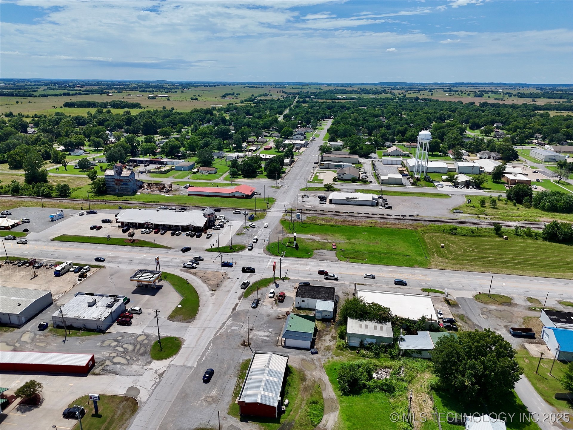 102 N Chouteau Property Photo 28