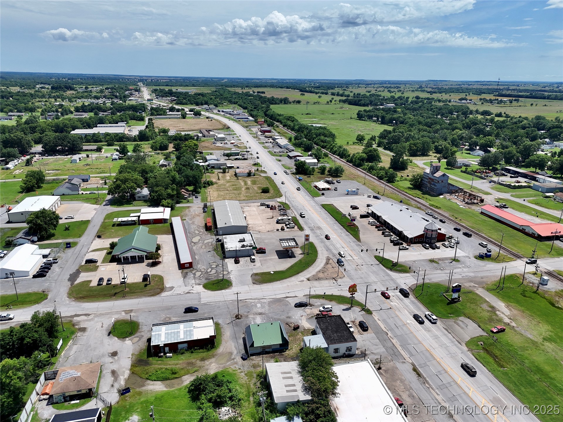 102 N Chouteau Property Photo 29