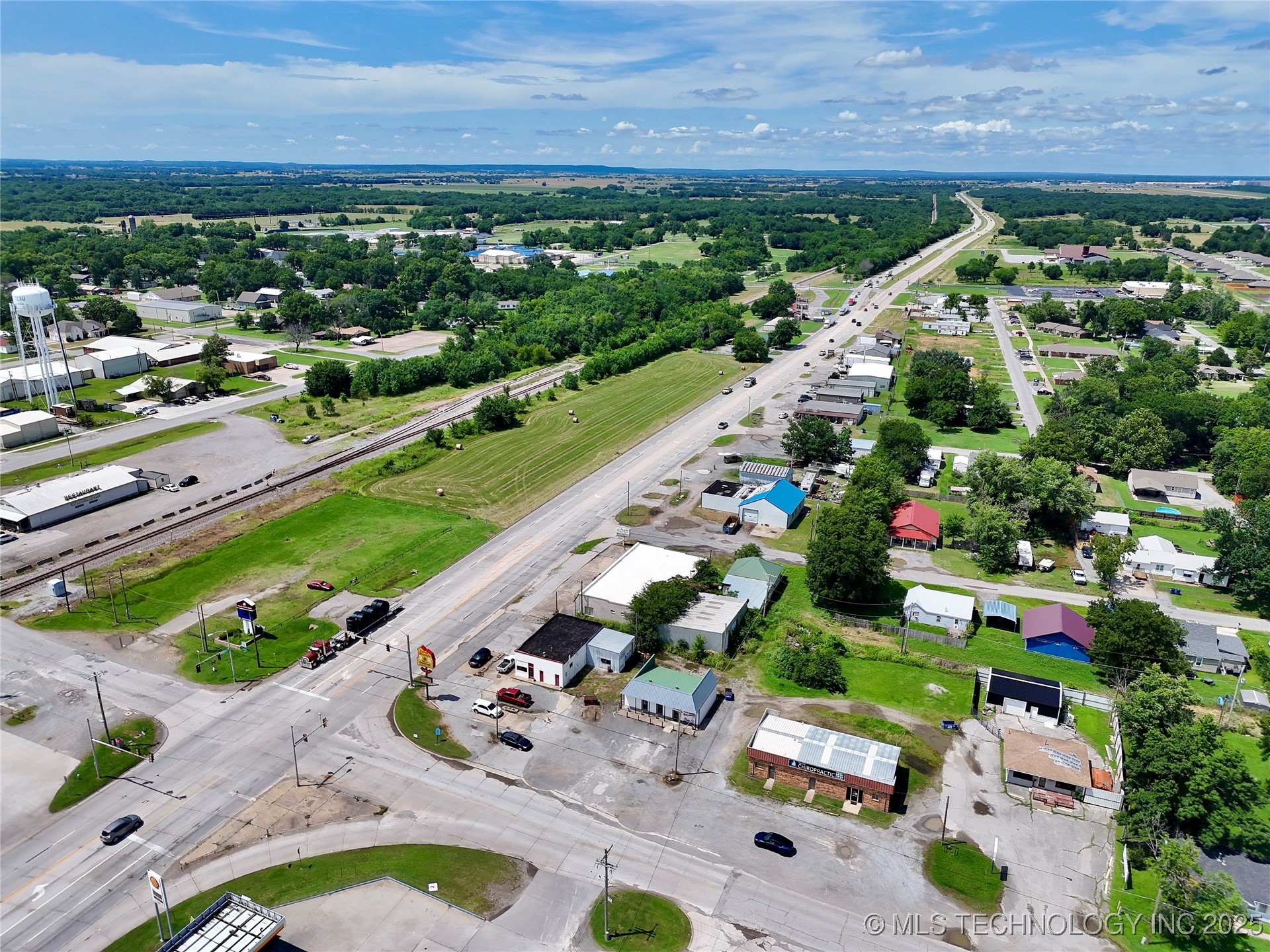 102 N Chouteau Property Photo 31
