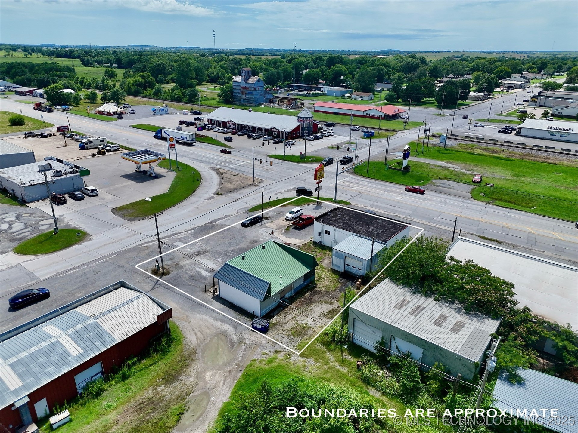 102 N Chouteau Property Photo 33