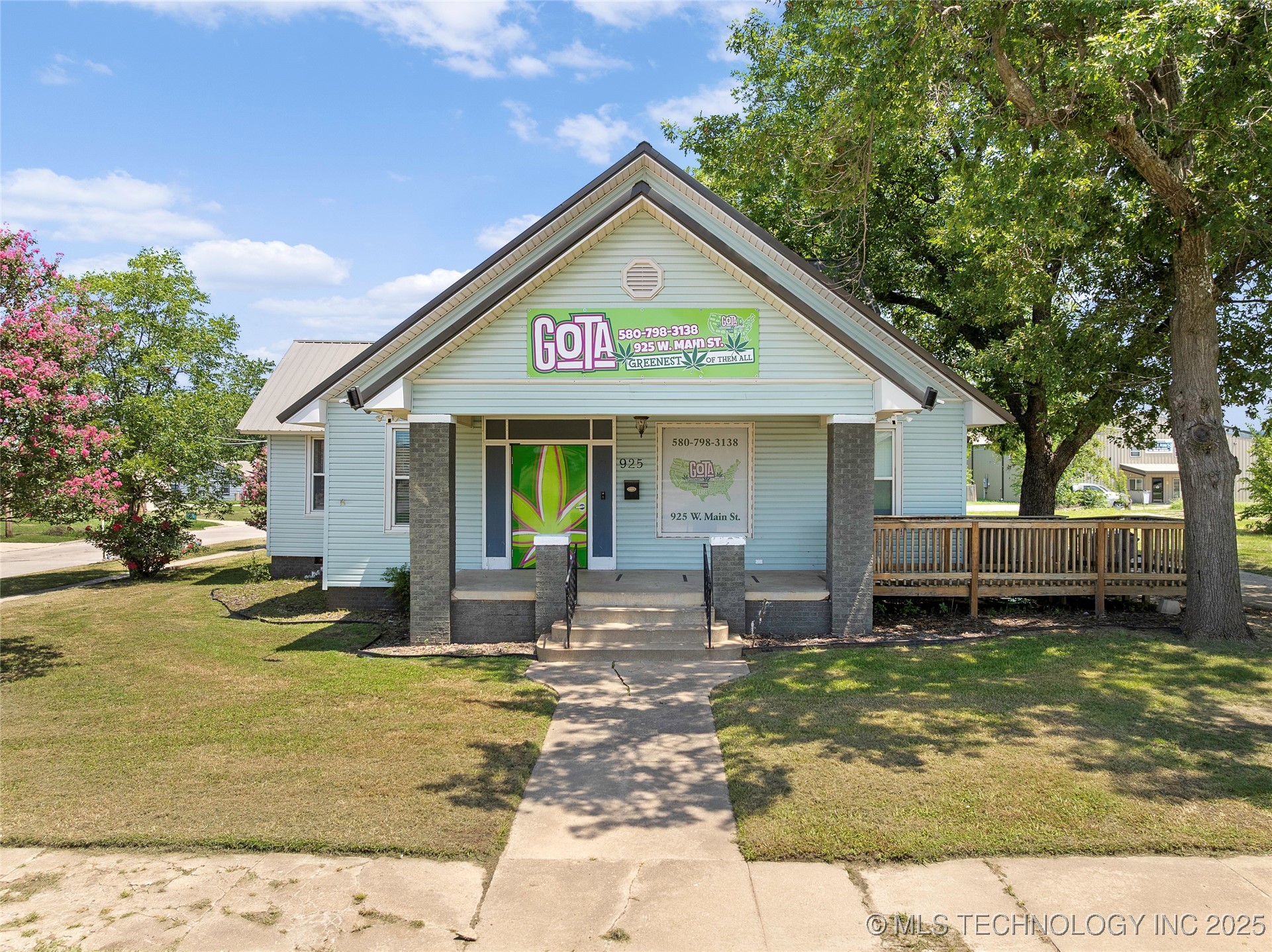 925 W Main Street Property Photo 1