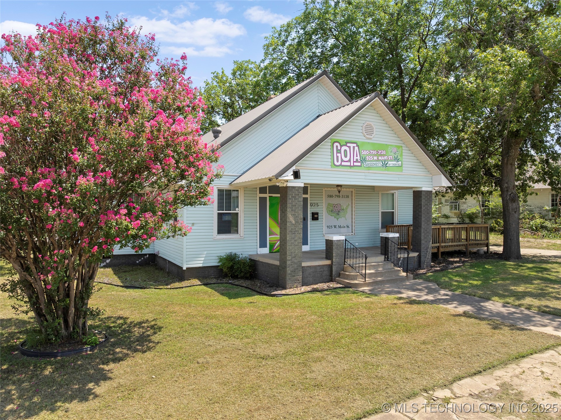 925 W Main Street Property Photo 2