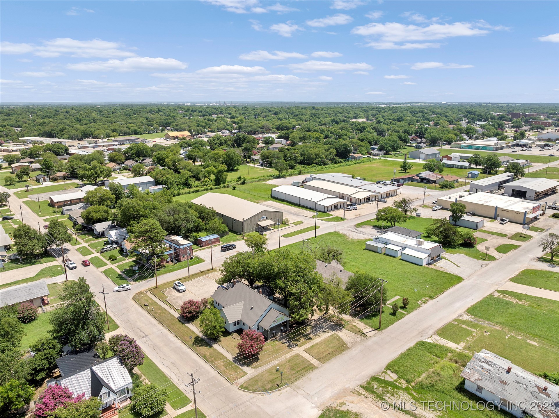 925 W Main Street Property Photo 3