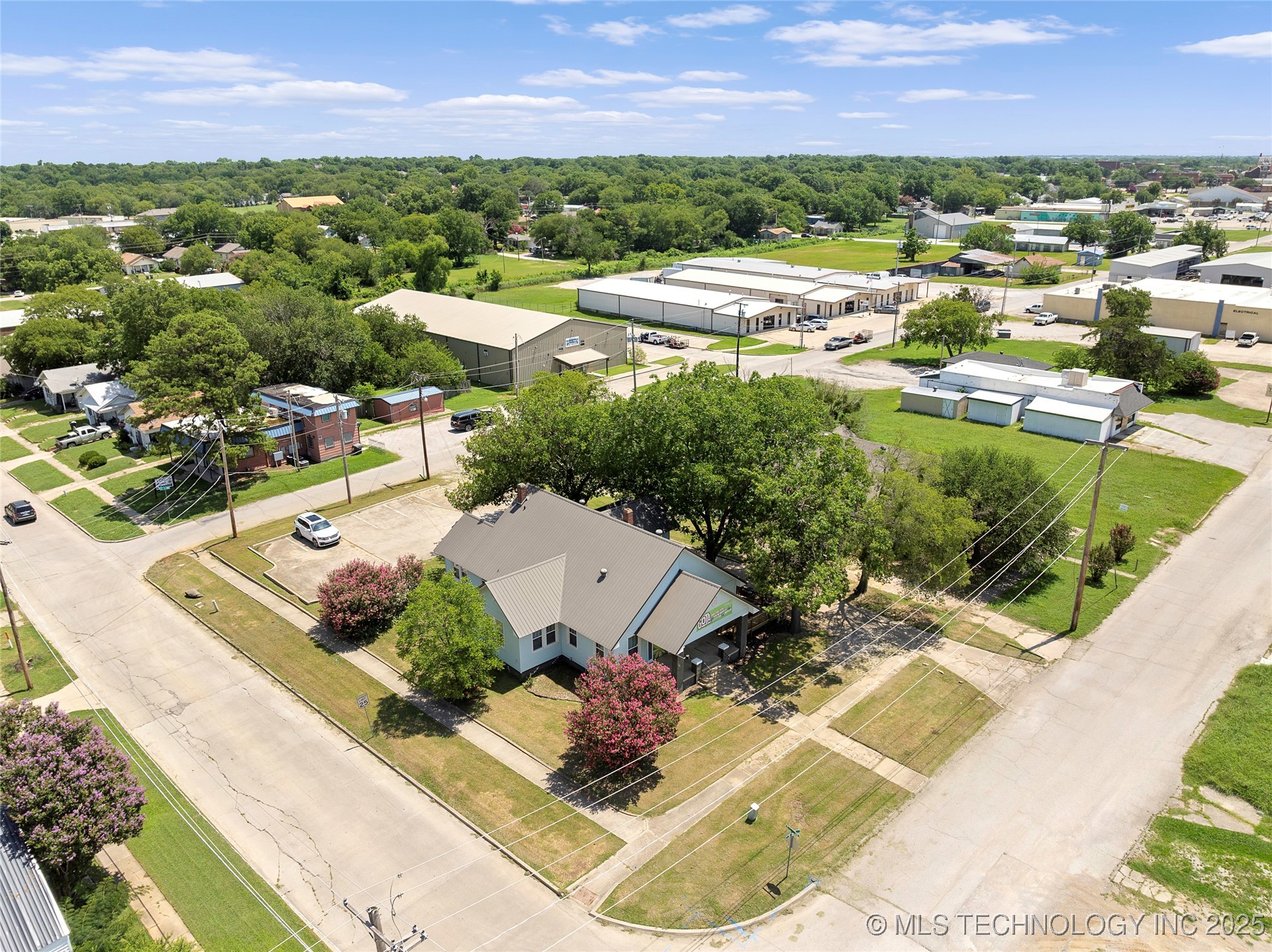 925 W Main Street Property Photo 4