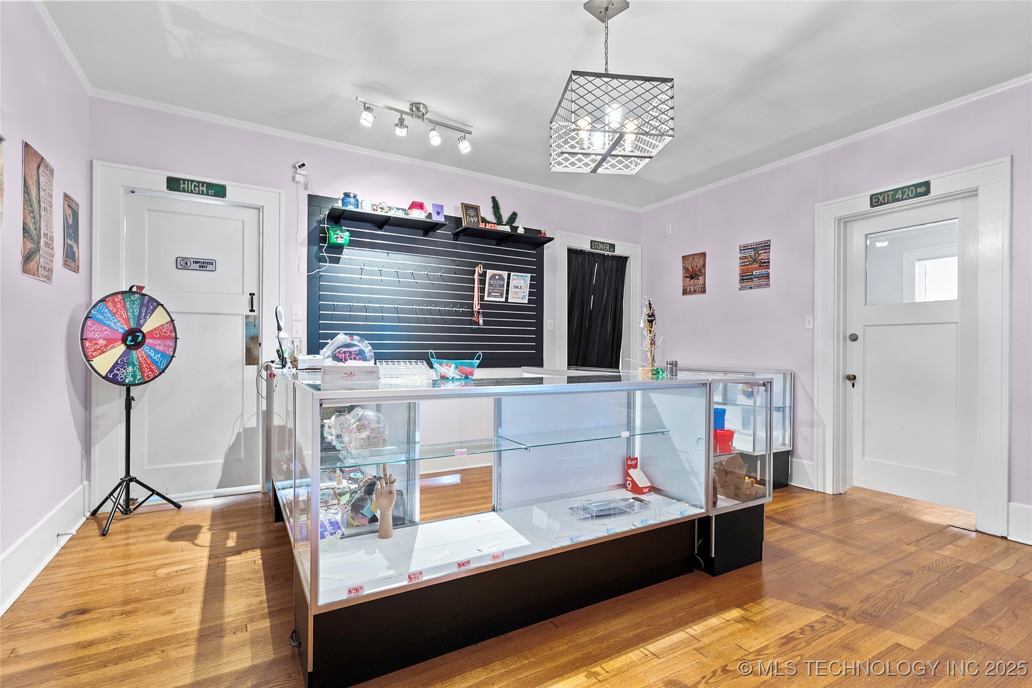 925 W Main Street Property Photo 10