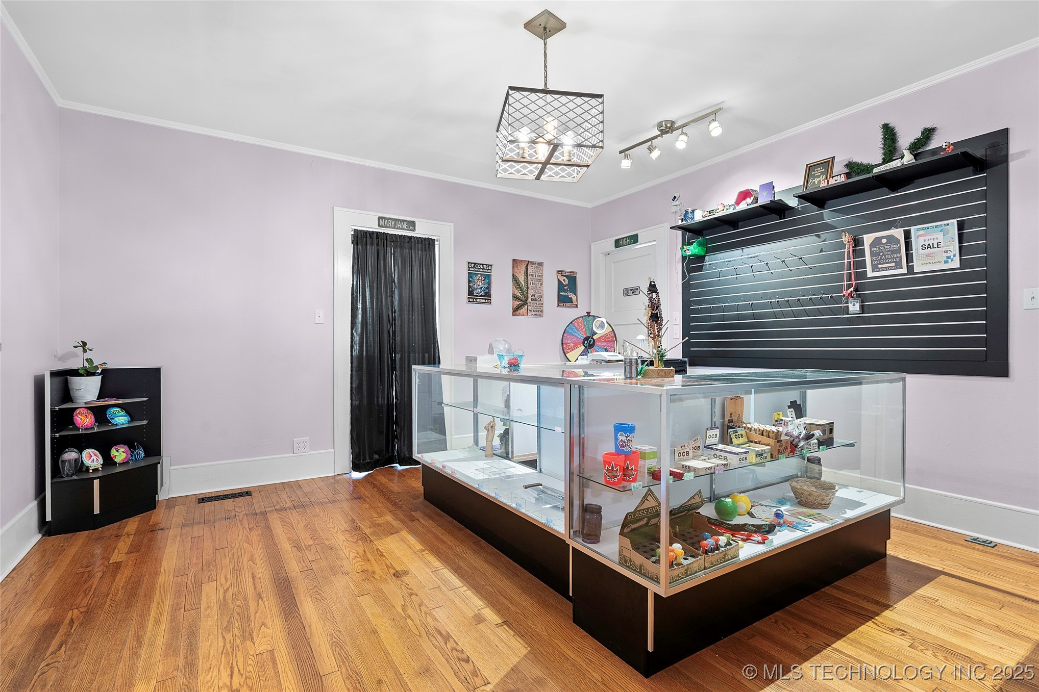 925 W Main Street Property Photo 11