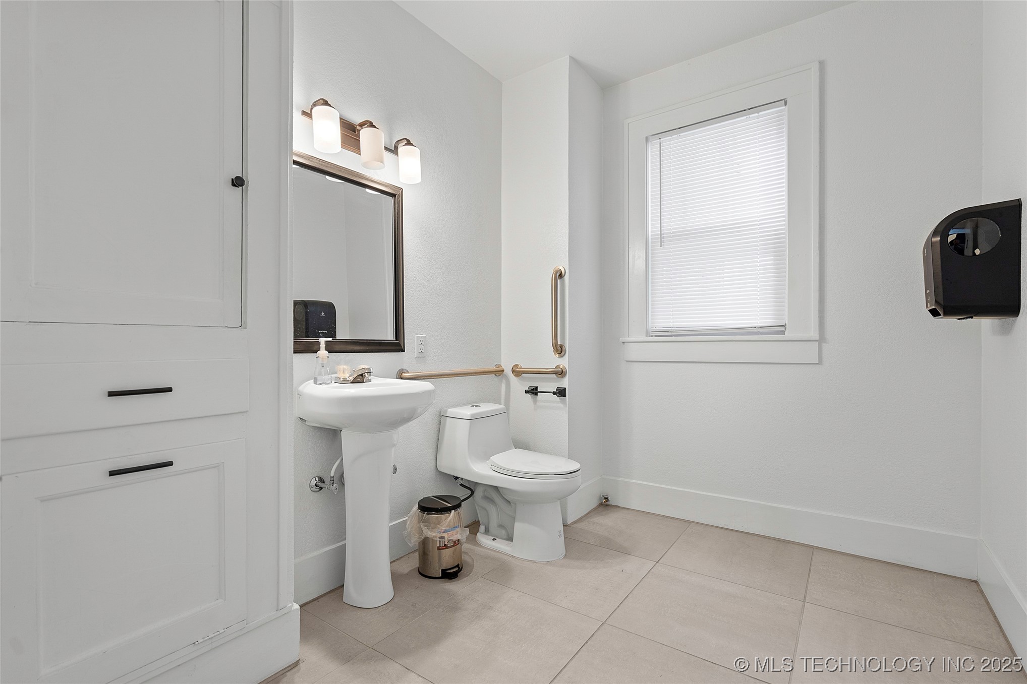 925 W Main Street Property Photo 15