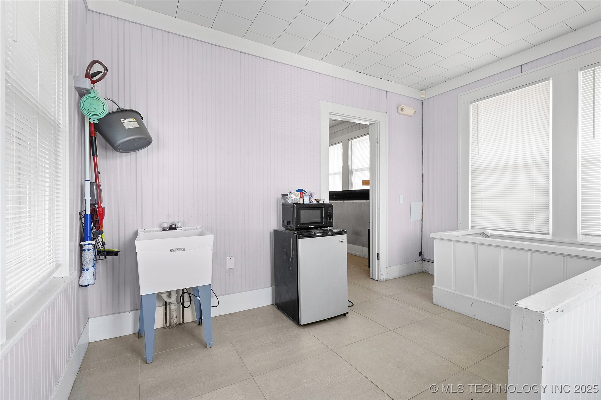 925 W Main Street Property Photo 18