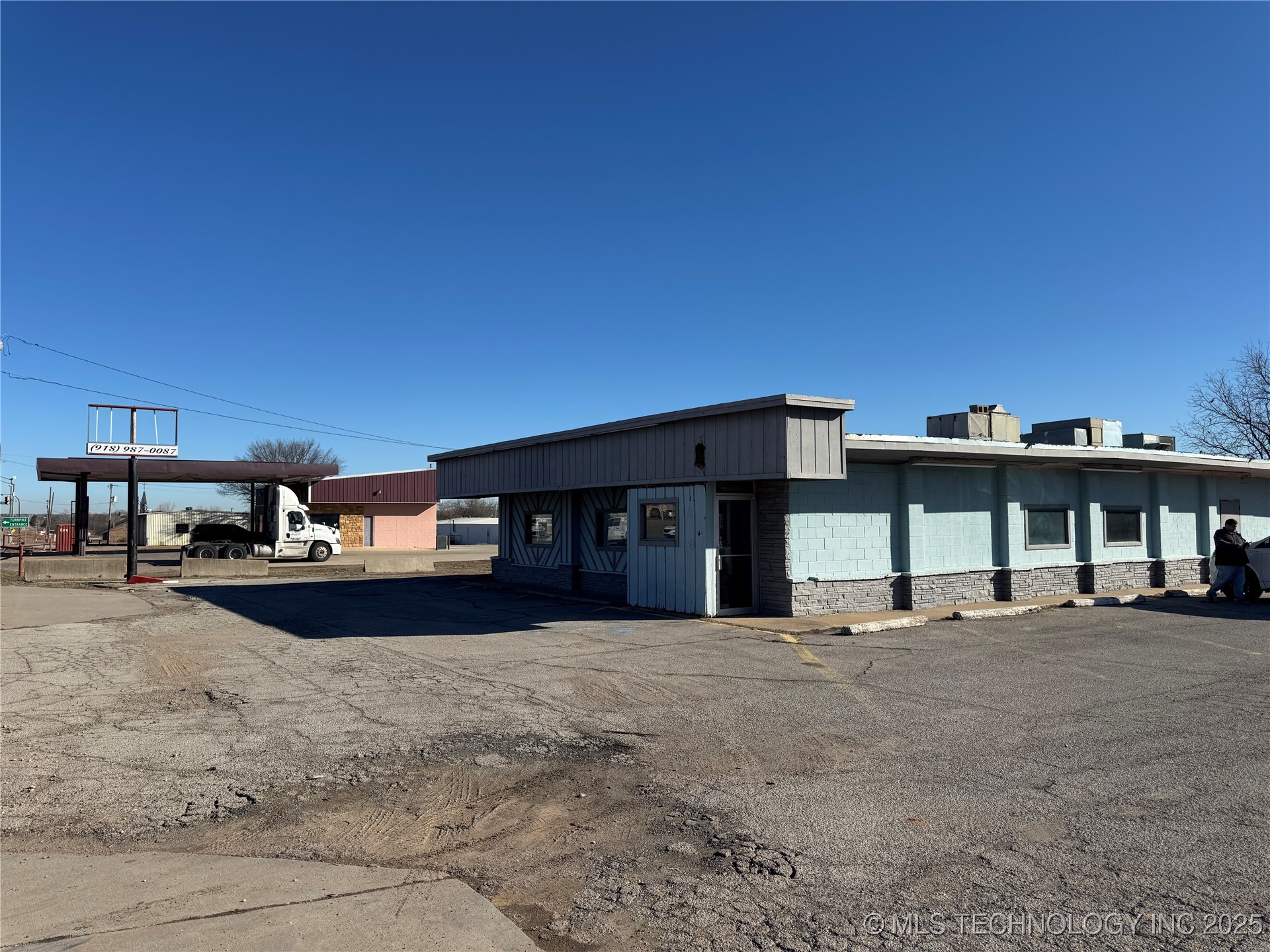 721 W 7th Street Property Photo 1