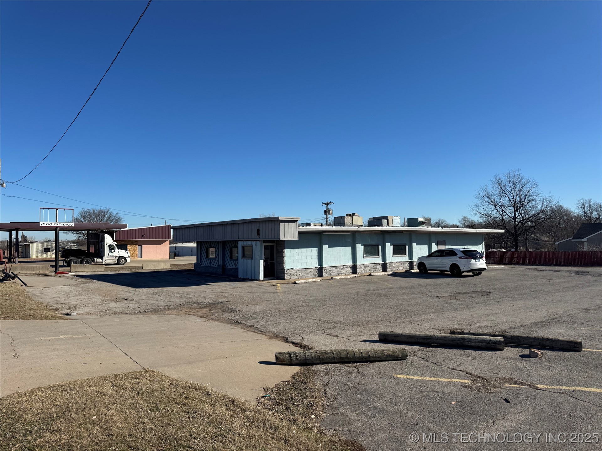 721 W 7th Street Property Photo 2