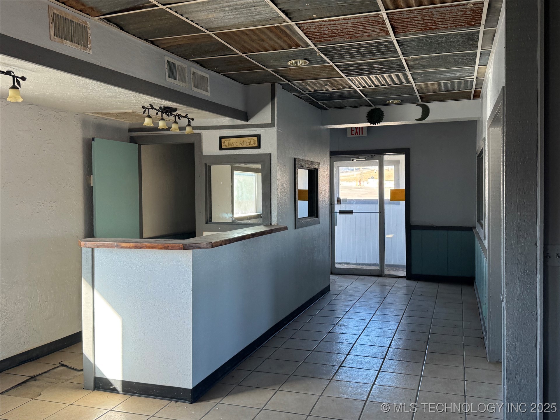 721 W 7th Street Property Photo 5