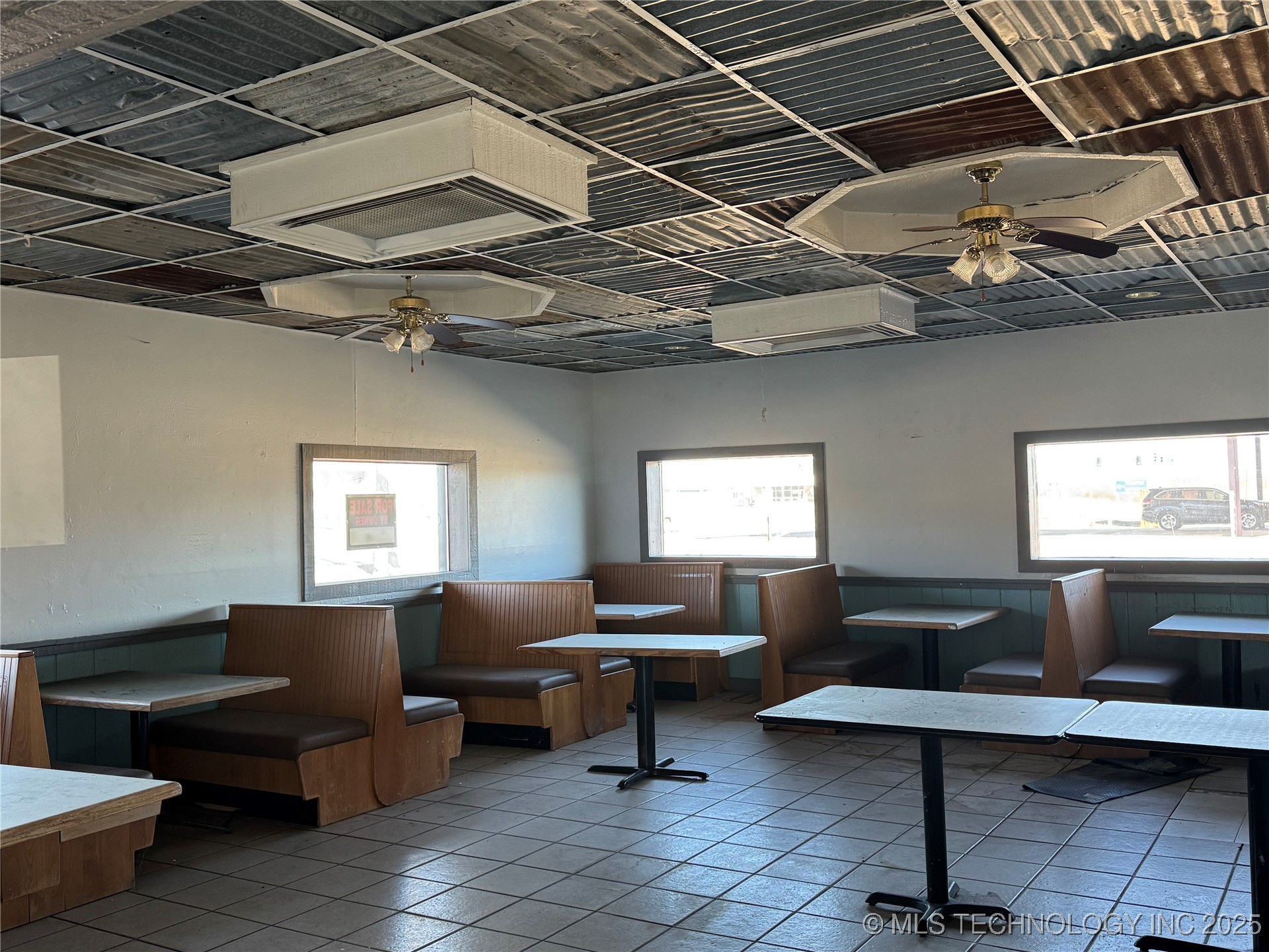 721 W 7th Street Property Photo 6