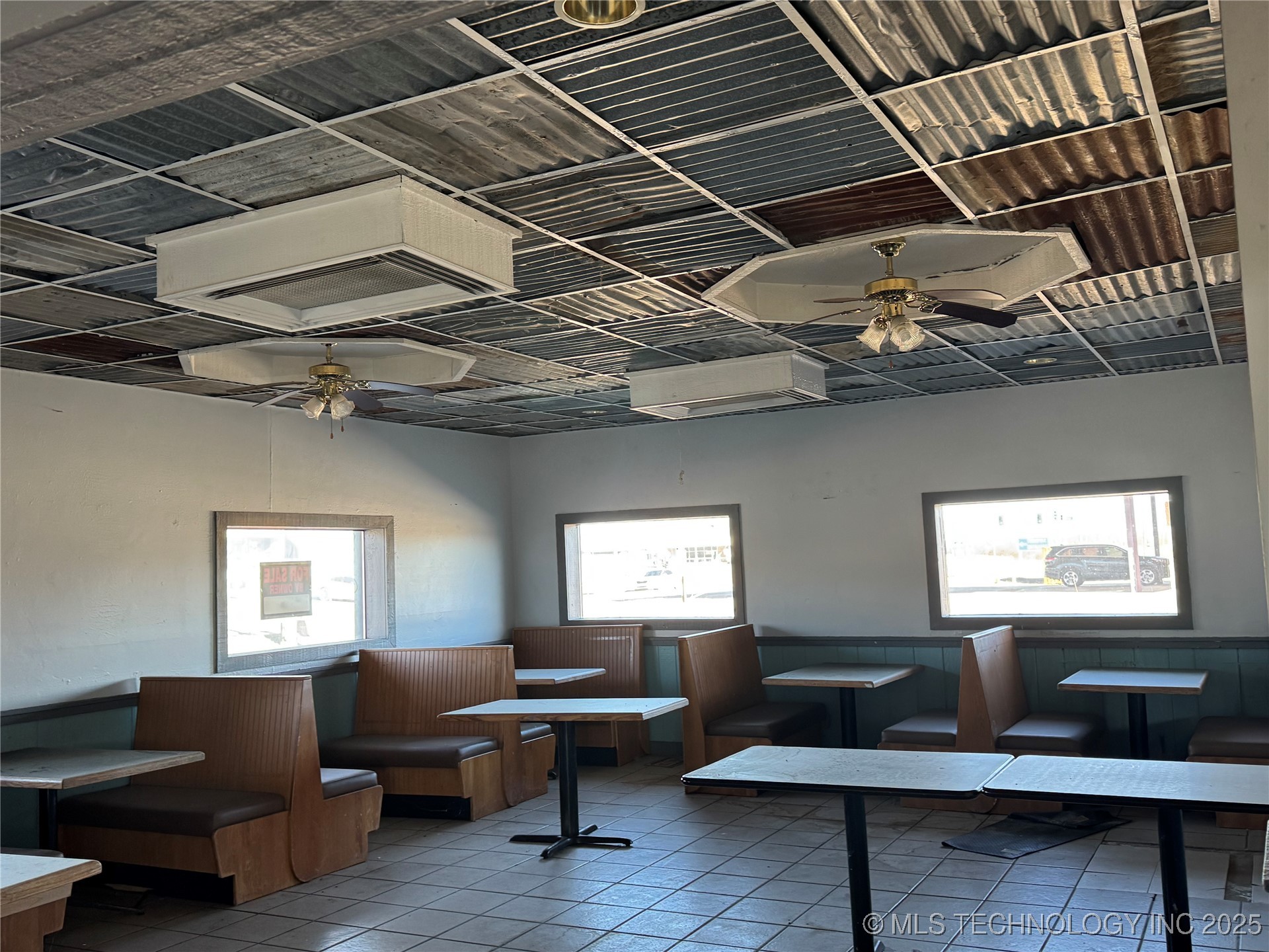 721 W 7th Street Property Photo 7