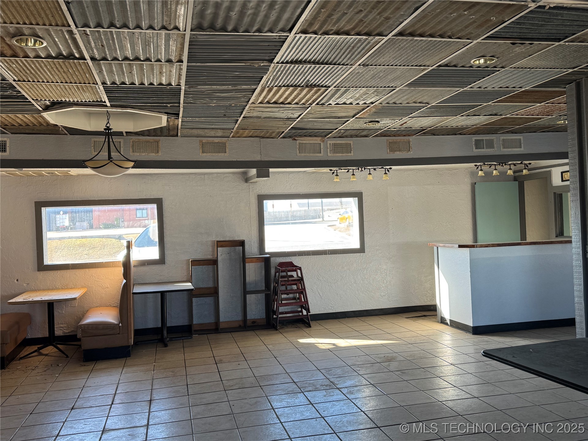 721 W 7th Street Property Photo 8