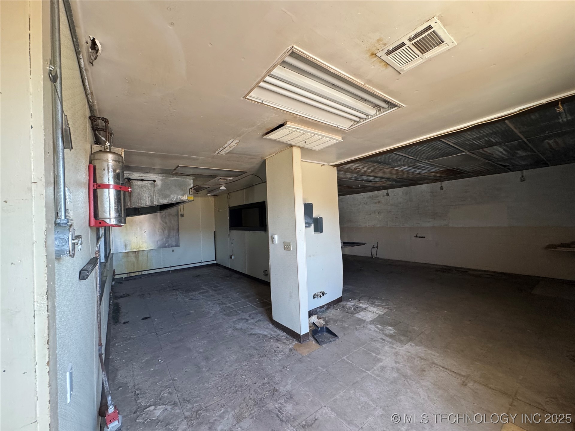 721 W 7th Street Property Photo 10